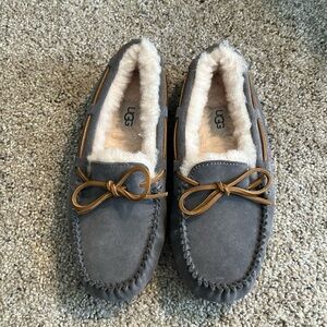 UGG Dakota Gray Moccasin Slippers-Women’s 6